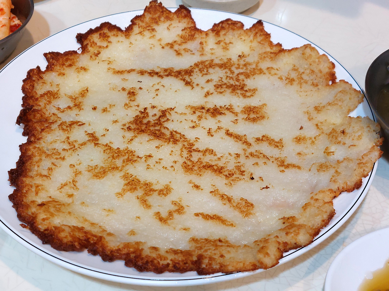 감자로는 보통 감자전을 부쳐먹는다.jpg