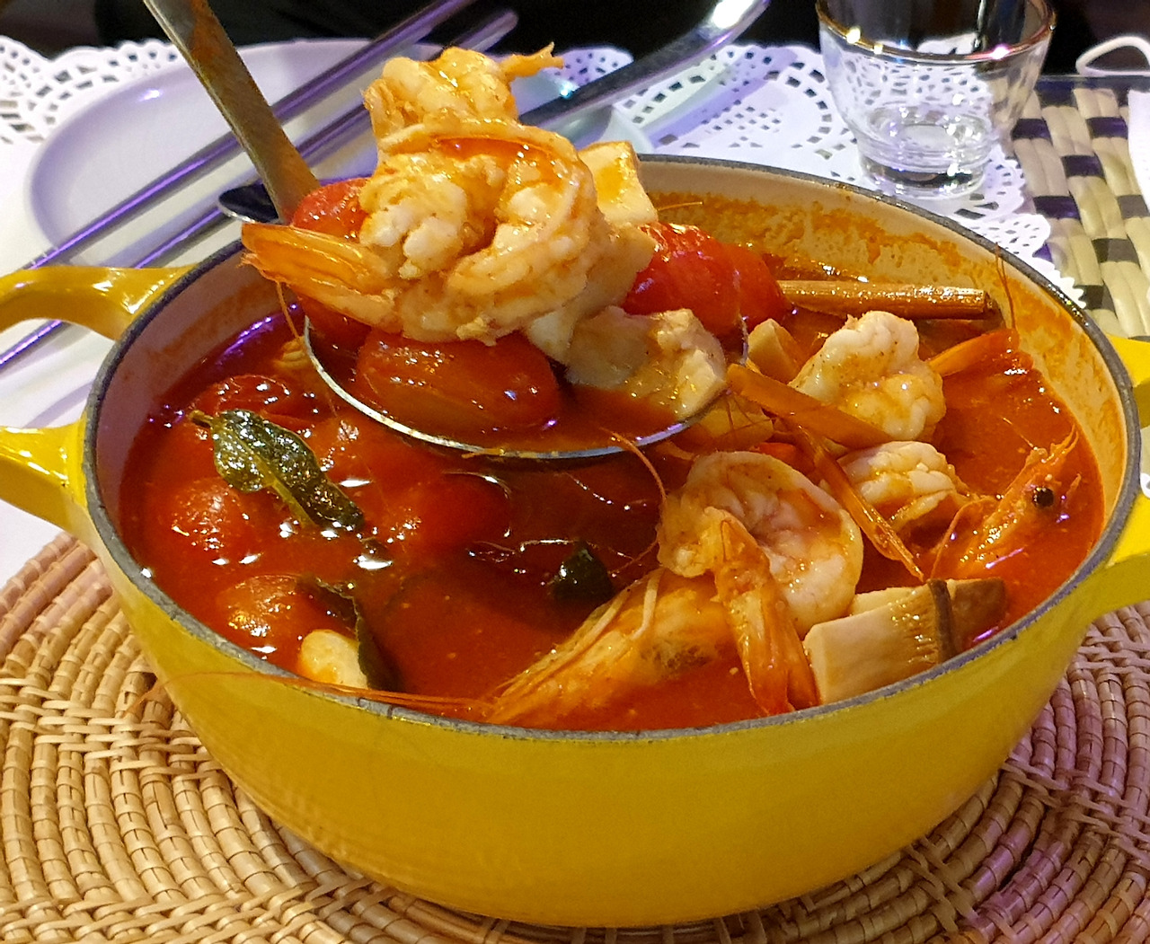 어디로가든 똠양꿍.jpg