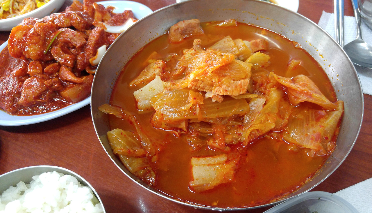 굴다리 김치찌개 (3).jpg