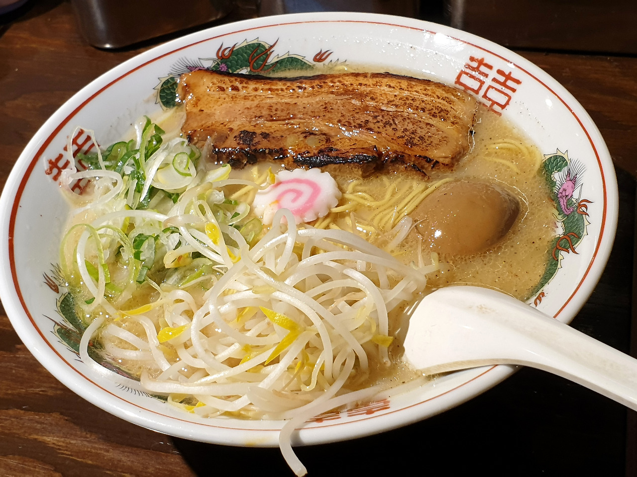 일본식 라멘은 보통 뼈를 끓인 육수를 쓴다 라멘트럭2.jpg