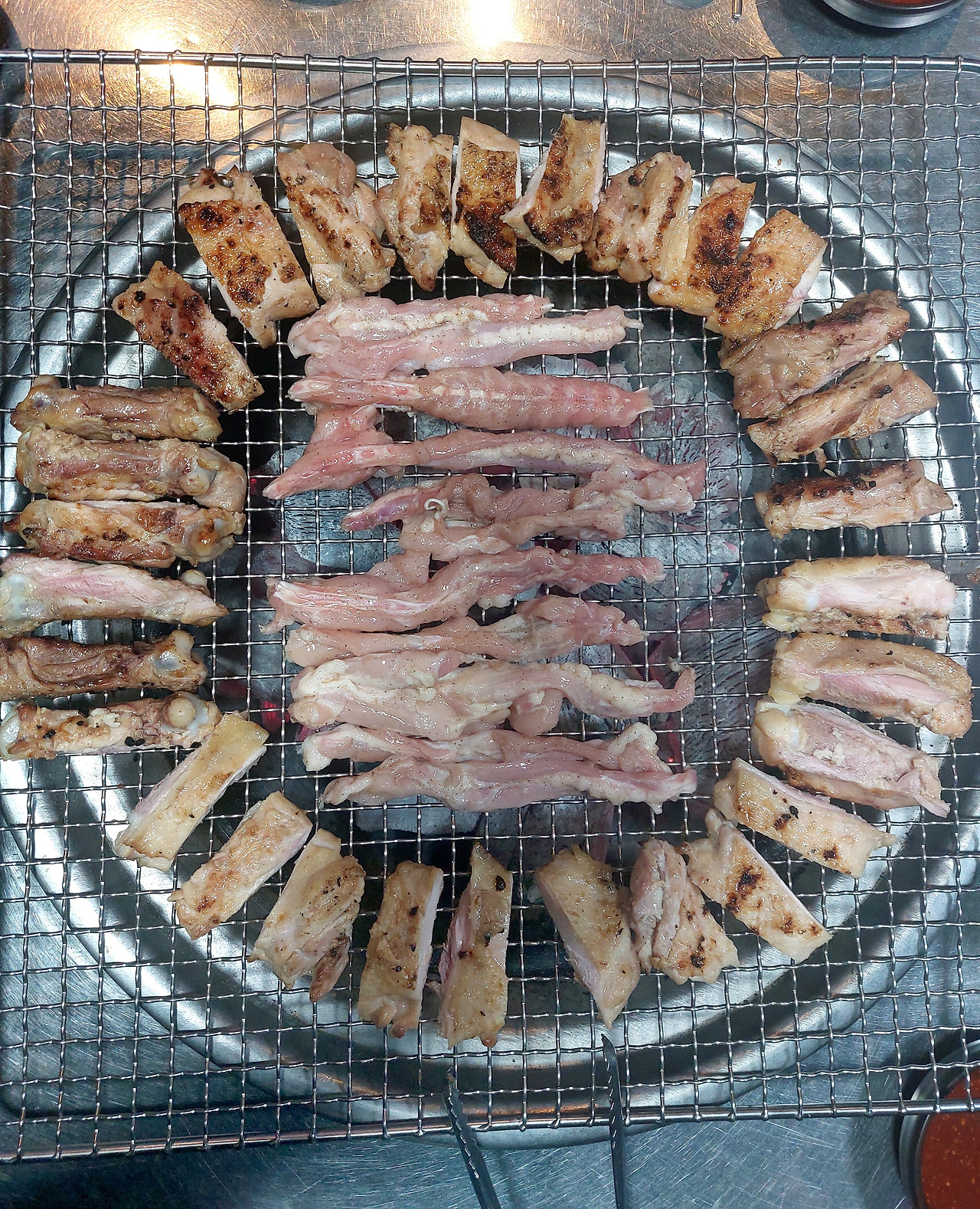 모둠 메뉴는 여러부위를 한번에 즐길 수 있는 장점이 있다.jpg