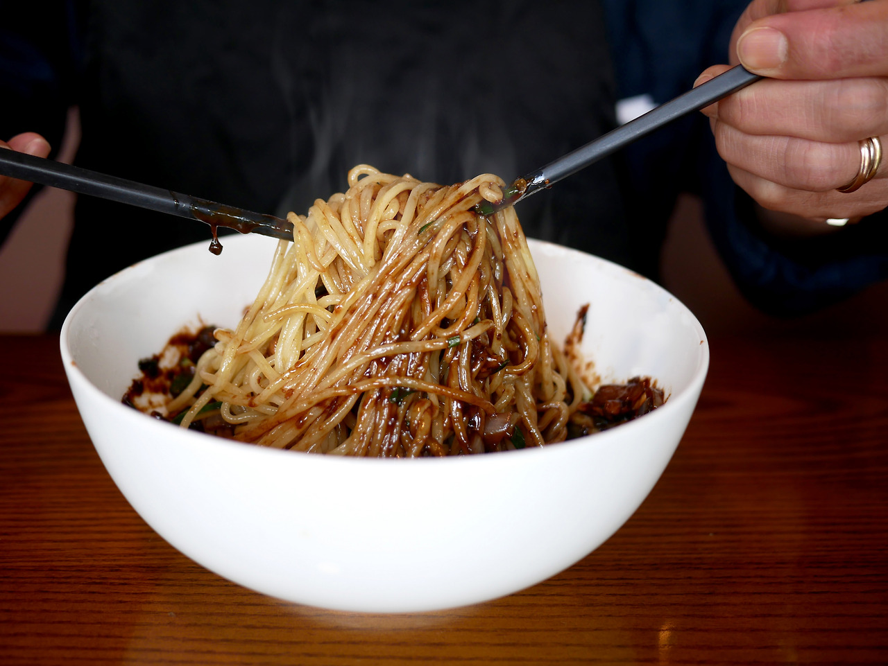 물기가 적어도 위에서 아래로 노를 젓듯 비비면 된다 맛이차이나.jpg