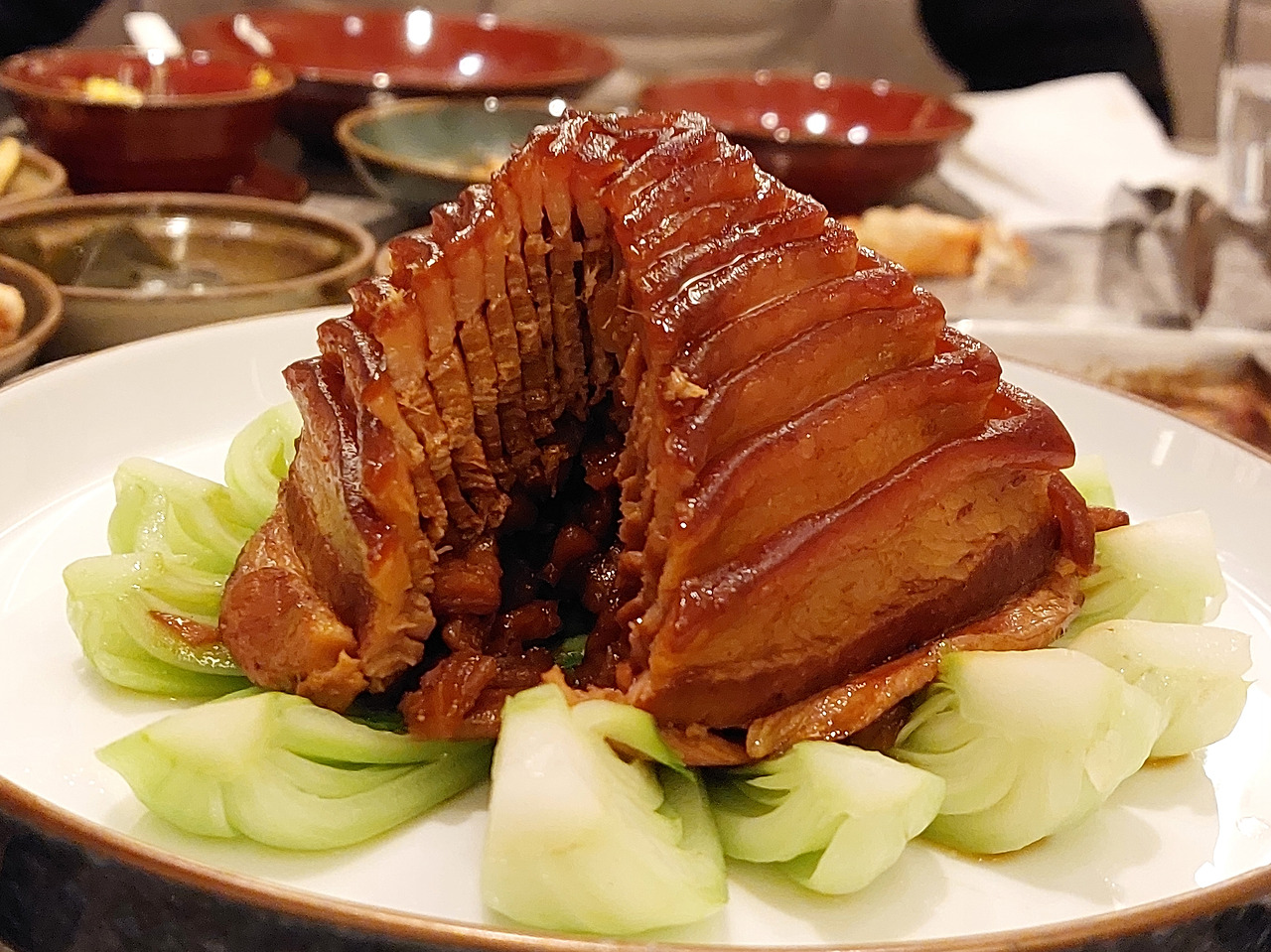 비계가 층층히 쌓인 동파육.jpg