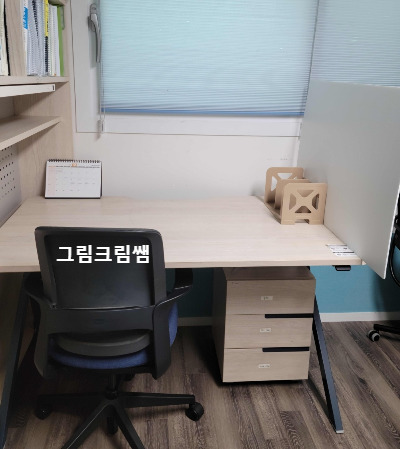 151쪽_책상(채나영)-저용량.jpg