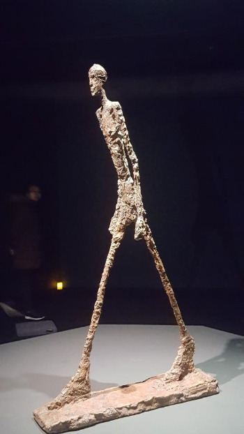 236. 자코메티-걷는 남자.jpg