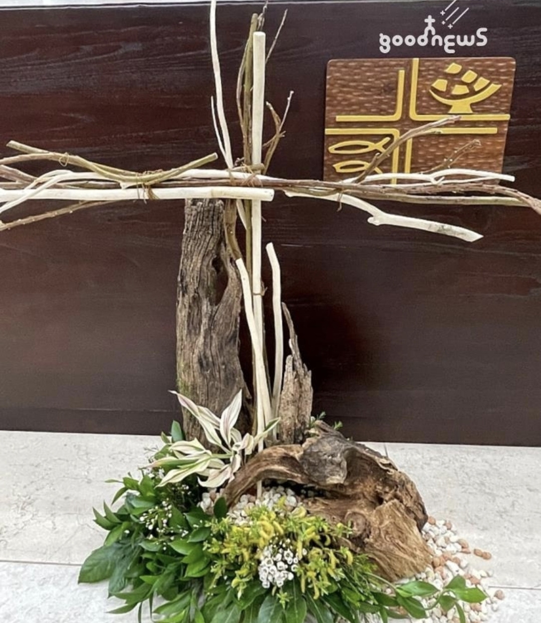 소박한 나무십자가.jpg