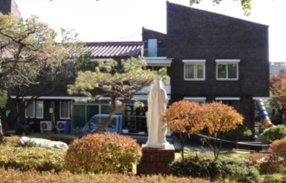 해성보육원의 어린이가 기거하는 건물.jpg