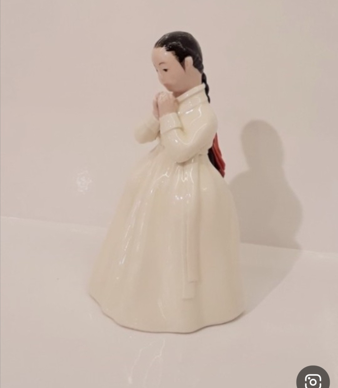 기도하는 한복 소녀.jpg