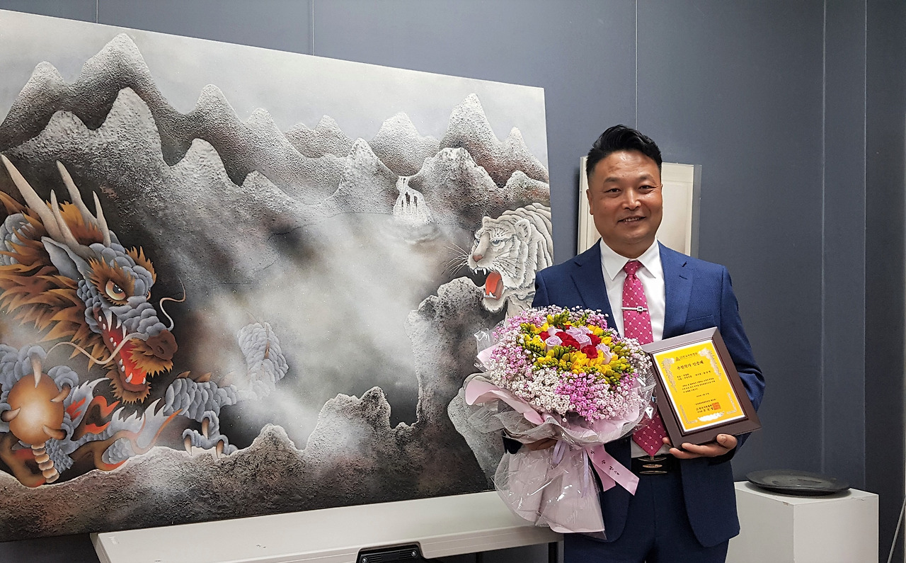 송승연 작가.jpg