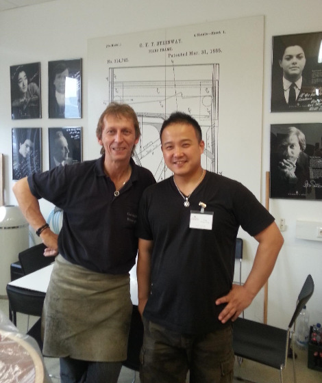 2013년 독일 스타인웨이 아카데미 댐퍼 마스터와 함께.jpg