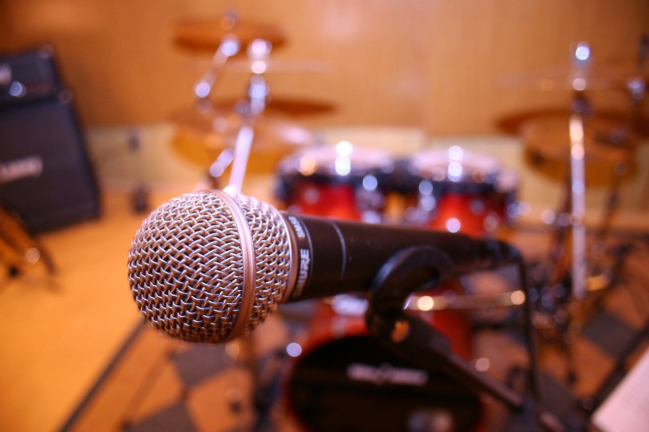microphone-2992114_1920.jpg