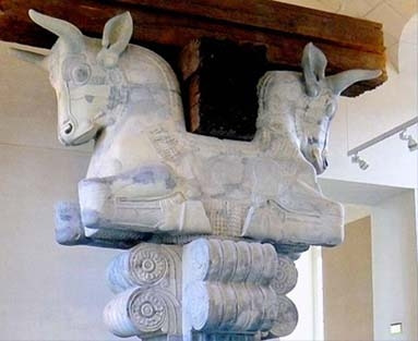 페르세폴리스의 황소모양 기둥4.jpg