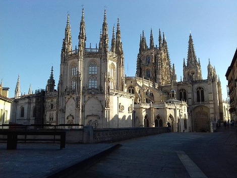 Catedral_de_burgos_parte_trasera.jpg