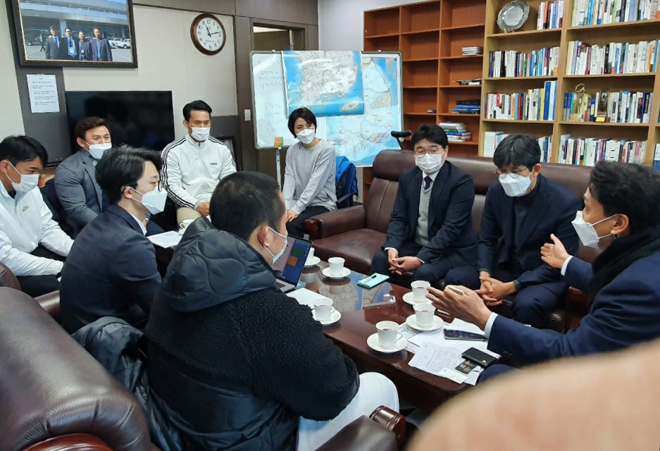 간담회 사진.jpg