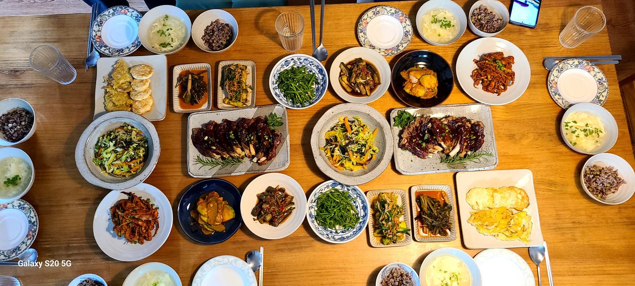 05화 집밥 한 상이 뭐라고 마음을 주시네요.