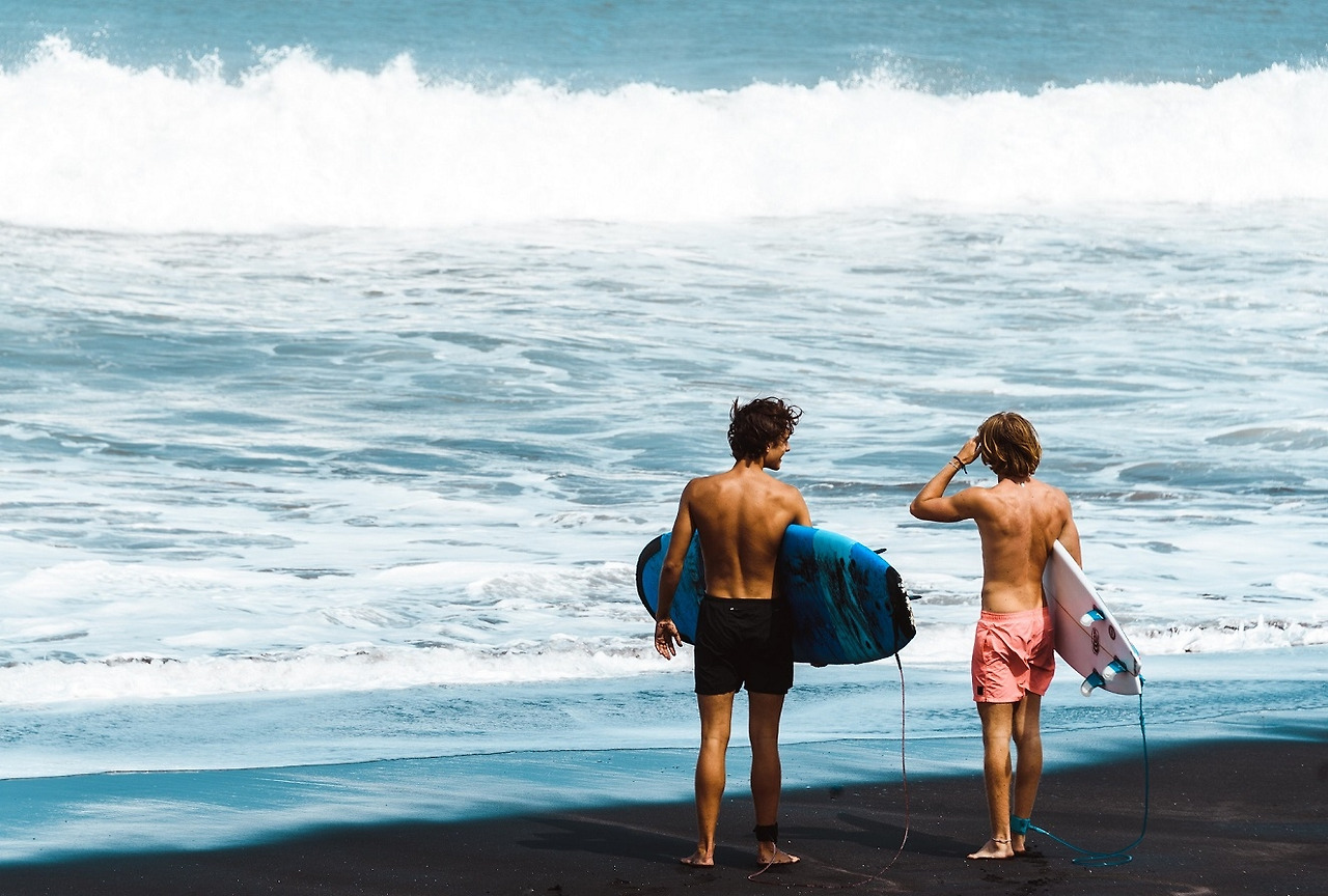 surfers-stand-on-shore.jpg