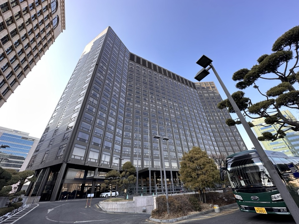 힐튼호텔 정문쪽 모습.jpg