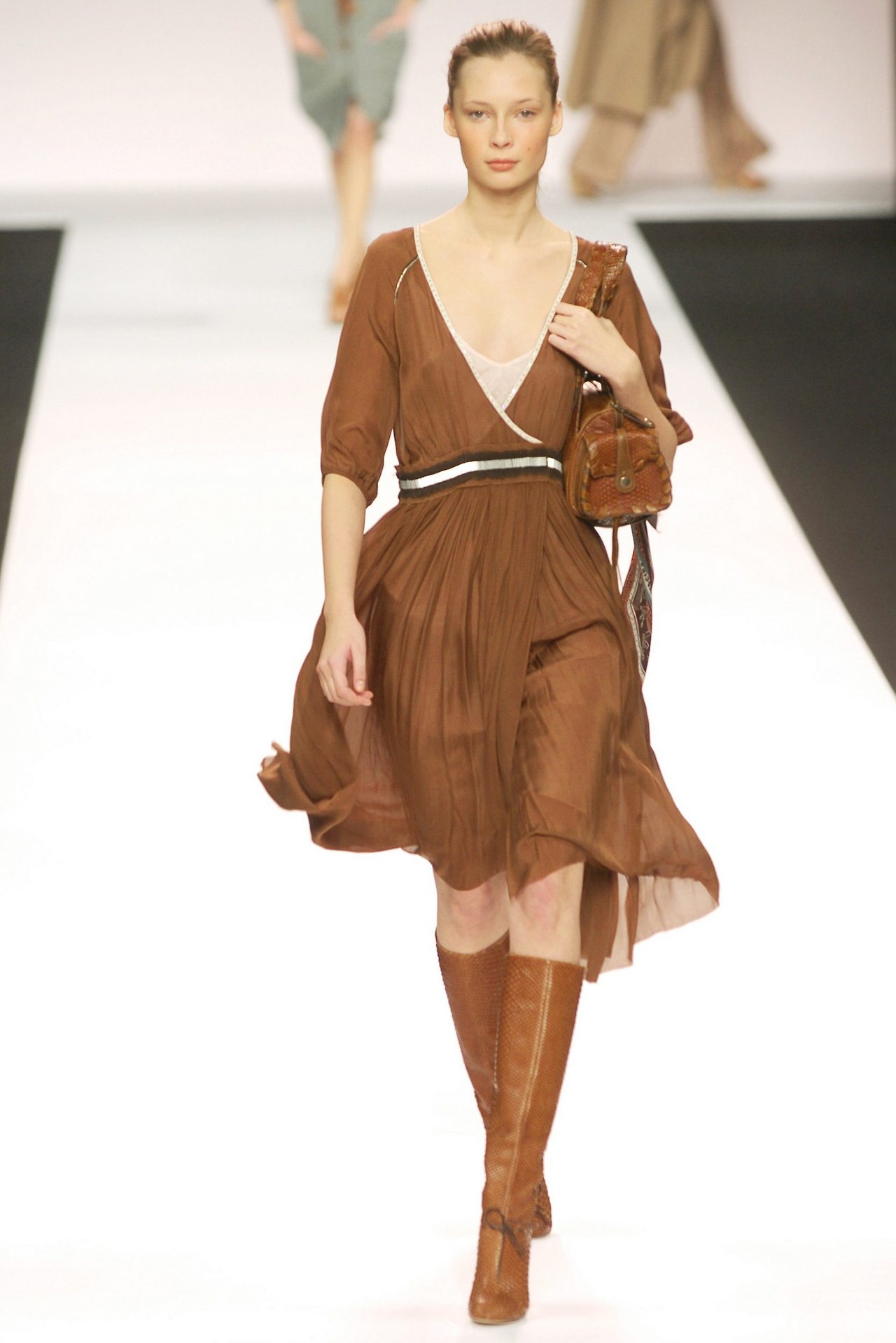 00030h-chloe-fall-2004-ready-to-wear-tiiu-kuik.jpg