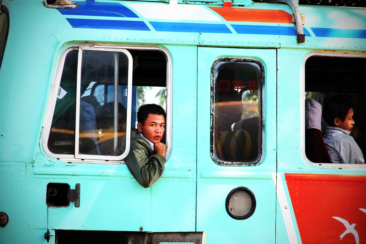 bus-passenger-1559714_1280.jpg