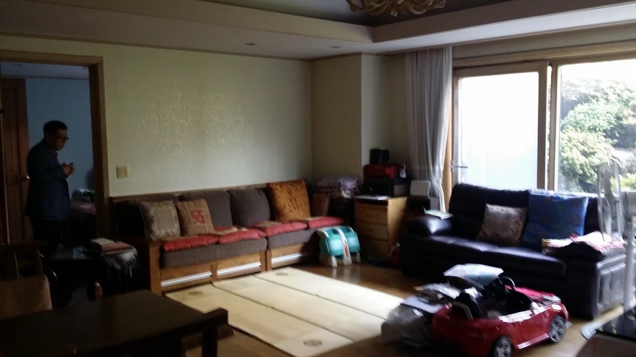 우면동-개조 전 거실.jpg