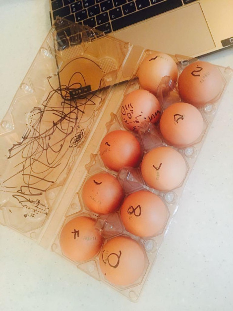 이뜬이가 계란에 쓴 숫자.jpg