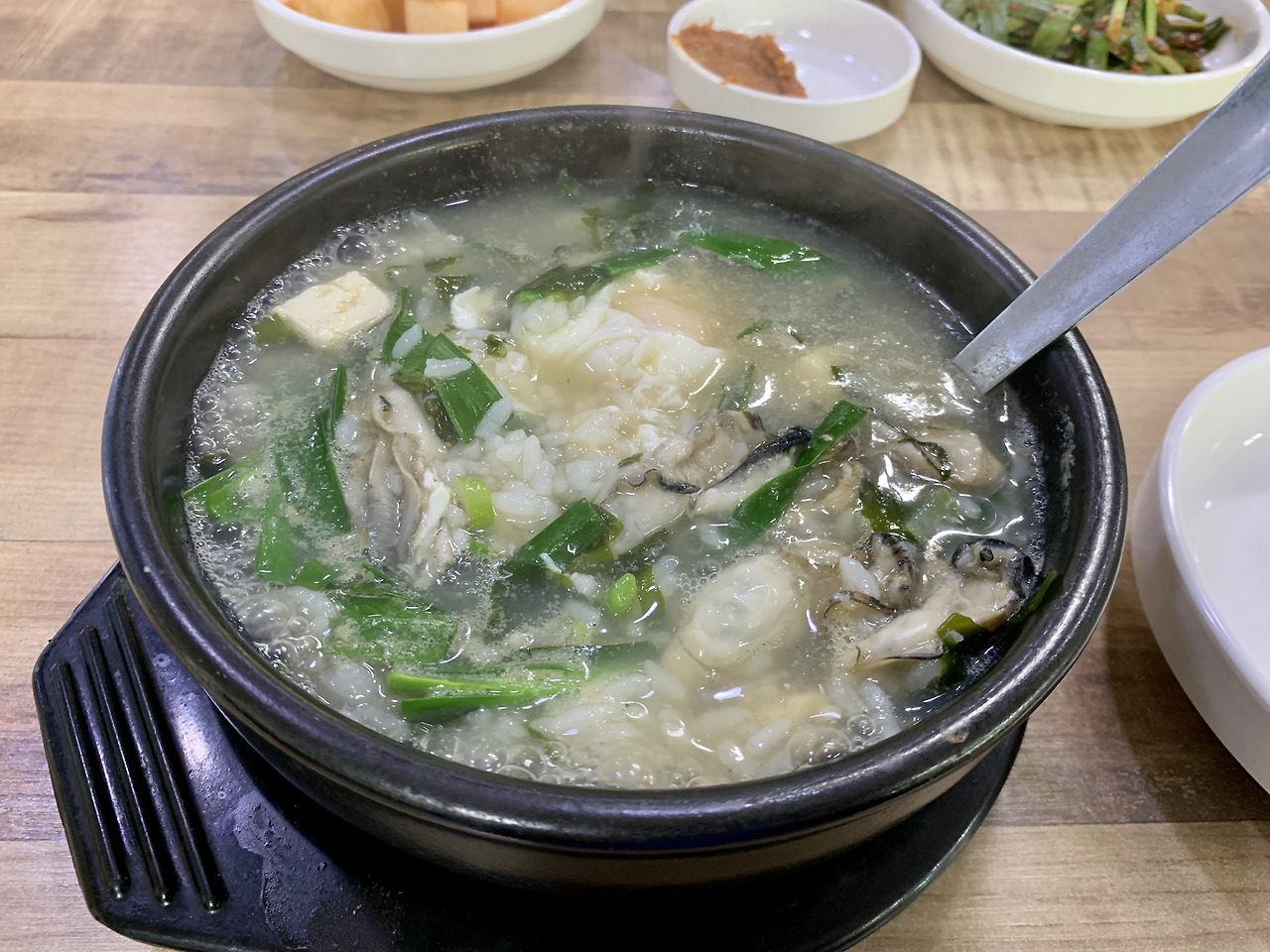 뜨끈한 국밥 한 그릇.jpg