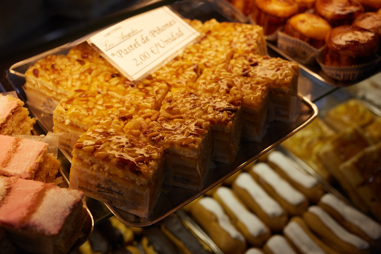 스페인 길거리에서 흔히 보이는 디저트에서도 이슬람의 영향을 엿볼 수 있다.jpg