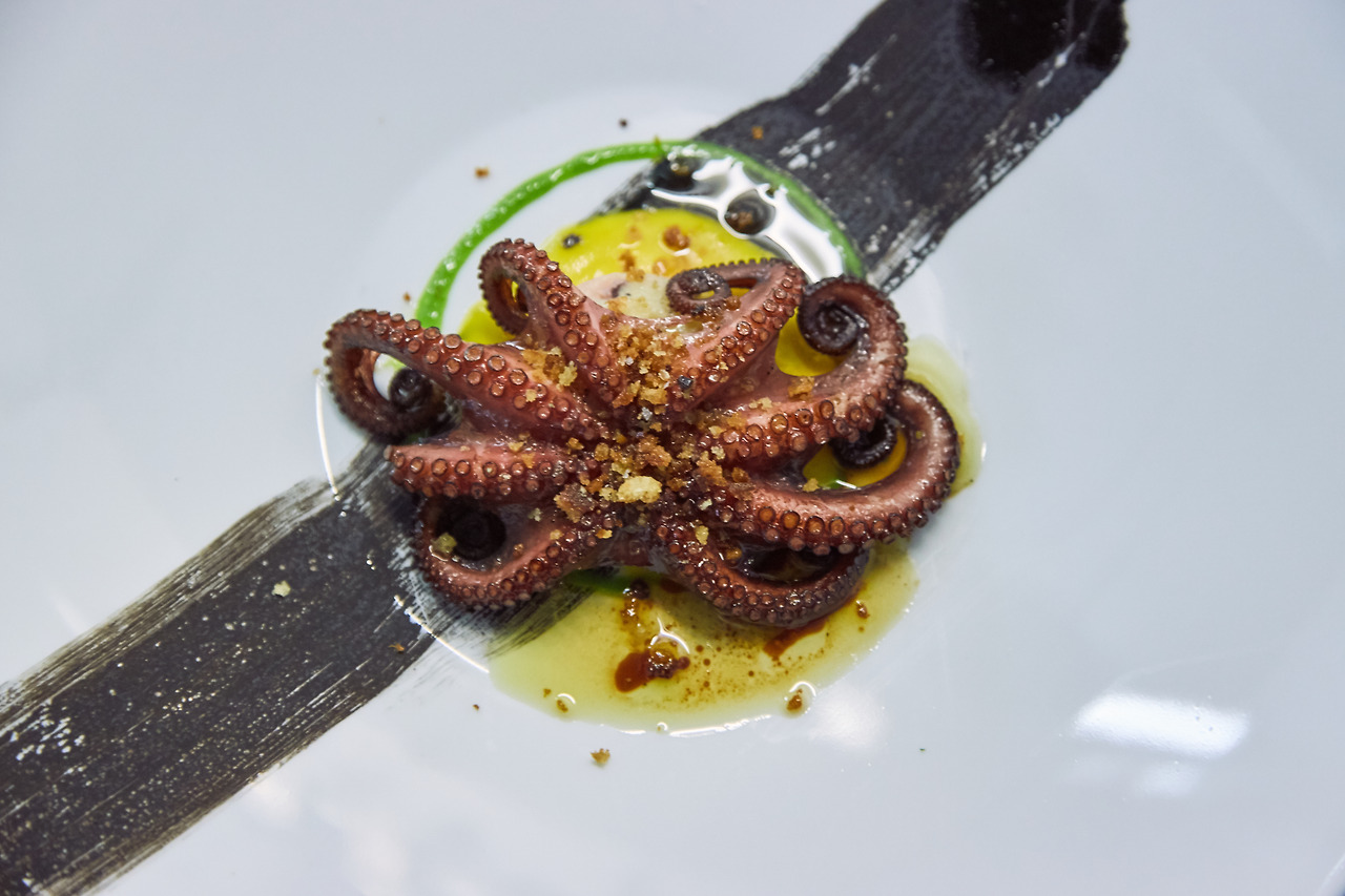 숯불에 구운 이탈리아식 문어요리.jpg