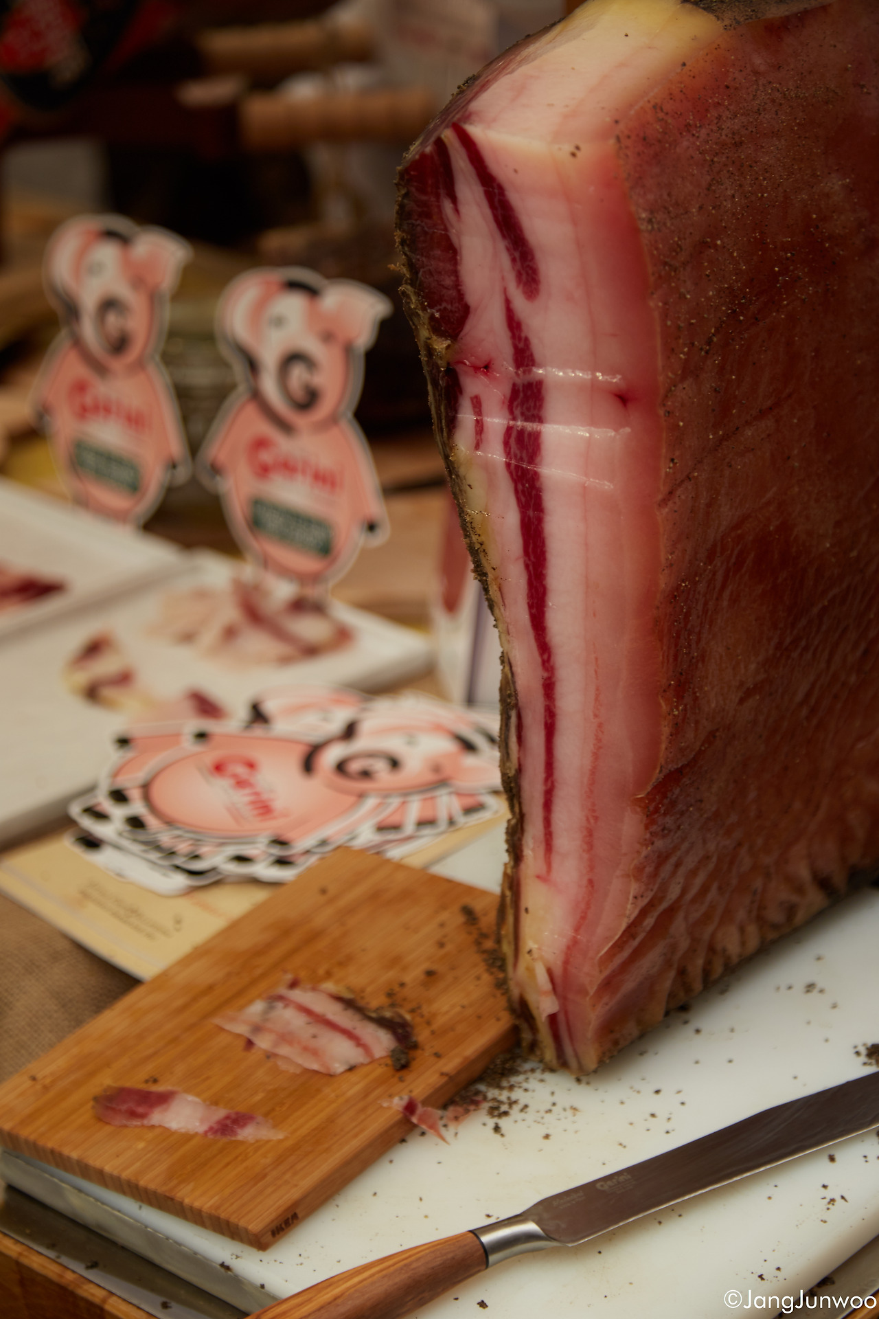 삽겹살을 염장해 만든 판체타.jpg