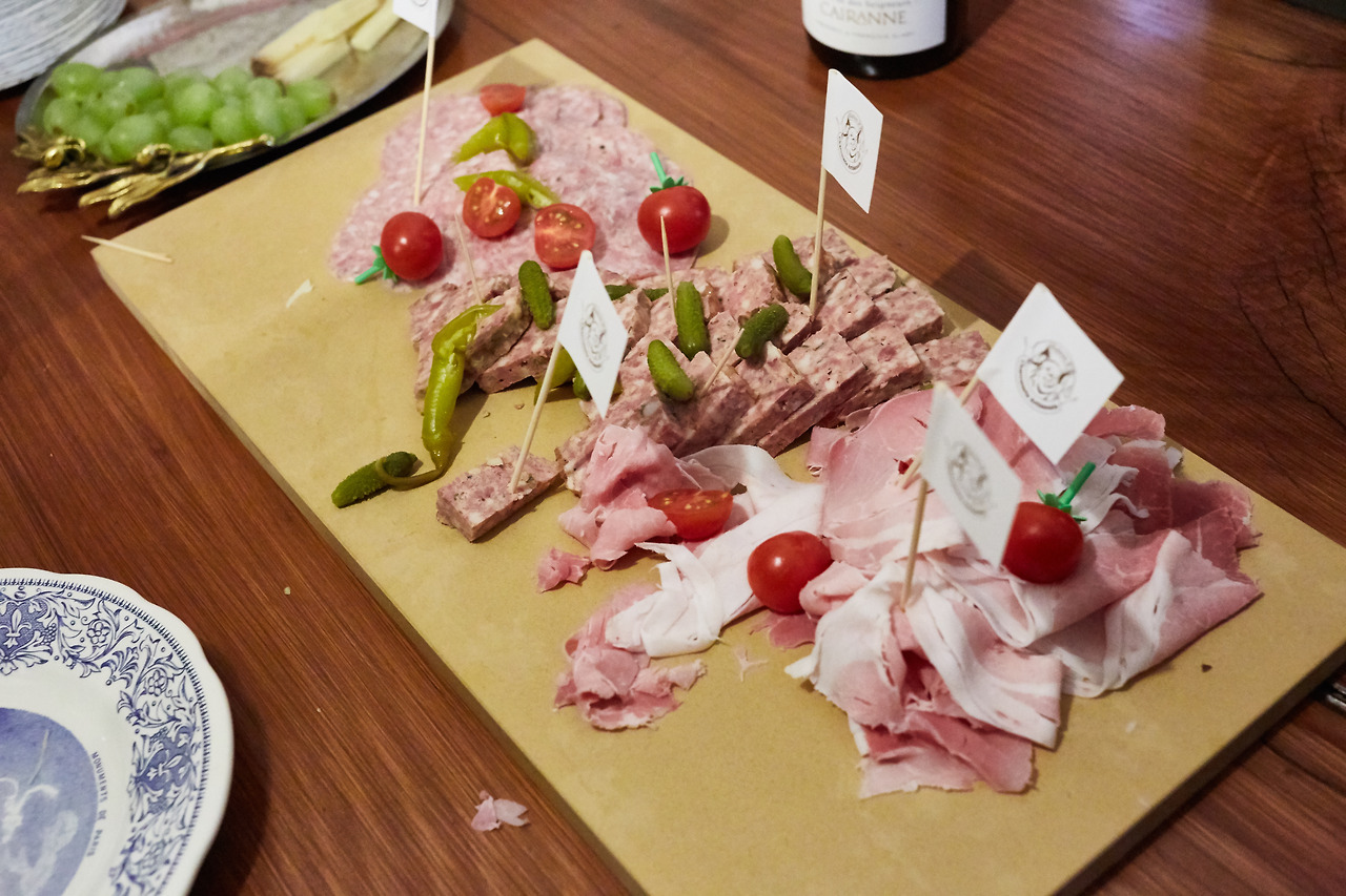 프랑스 사퀴테리 한 접시.jpg