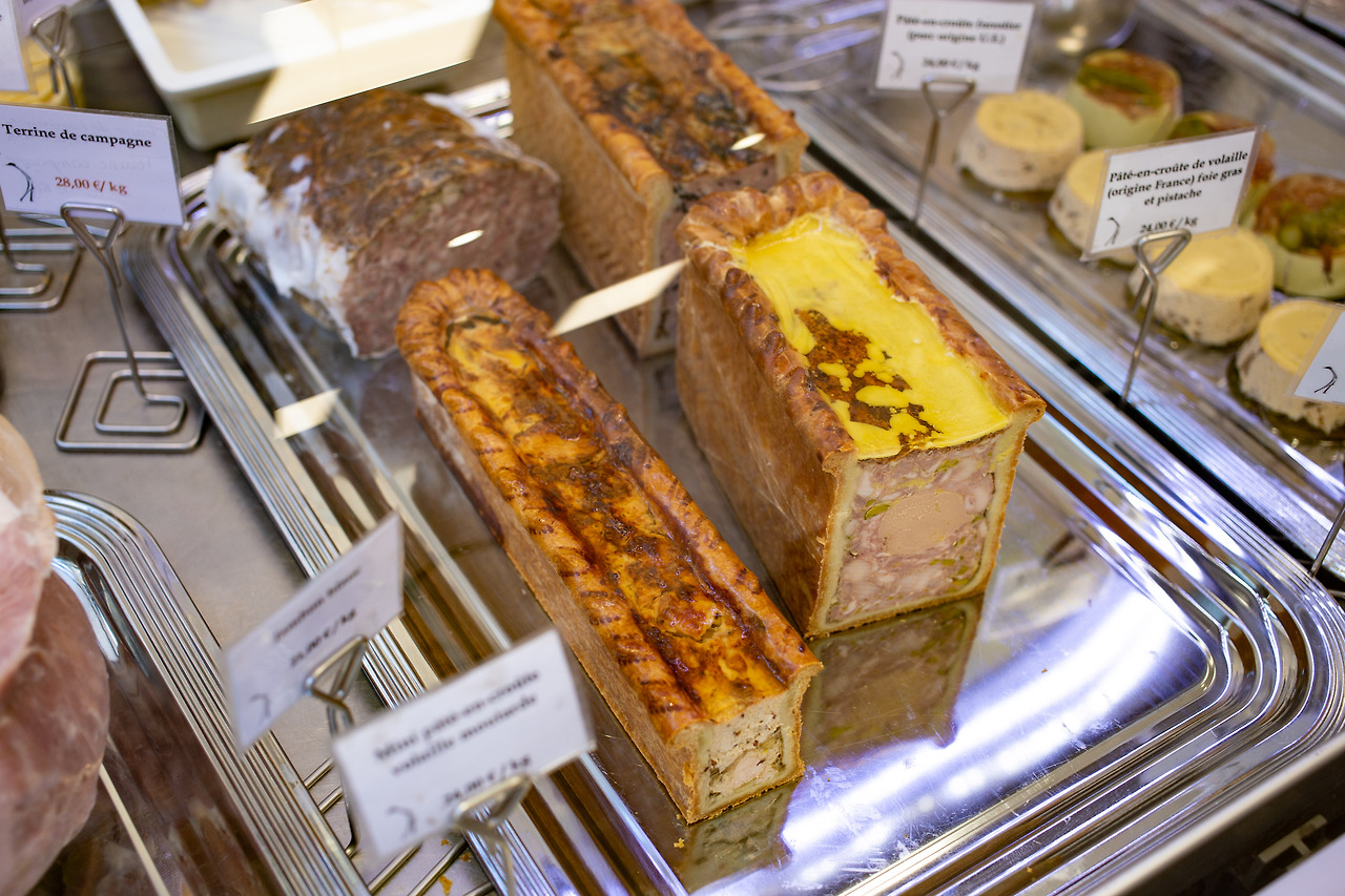 매대에 놓인 파테들.jpg