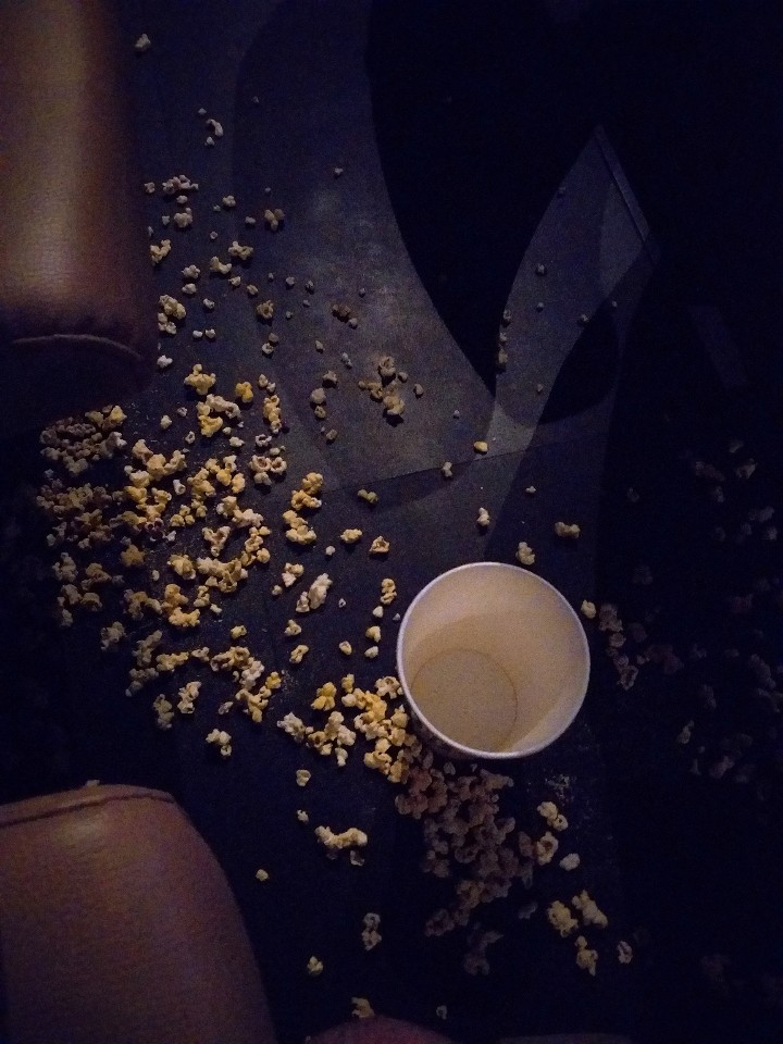 어느 평범한 날 (1).jpg