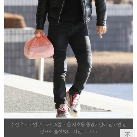 주진우기자 분홍색 보자기와 트리플ㄴ.jpg