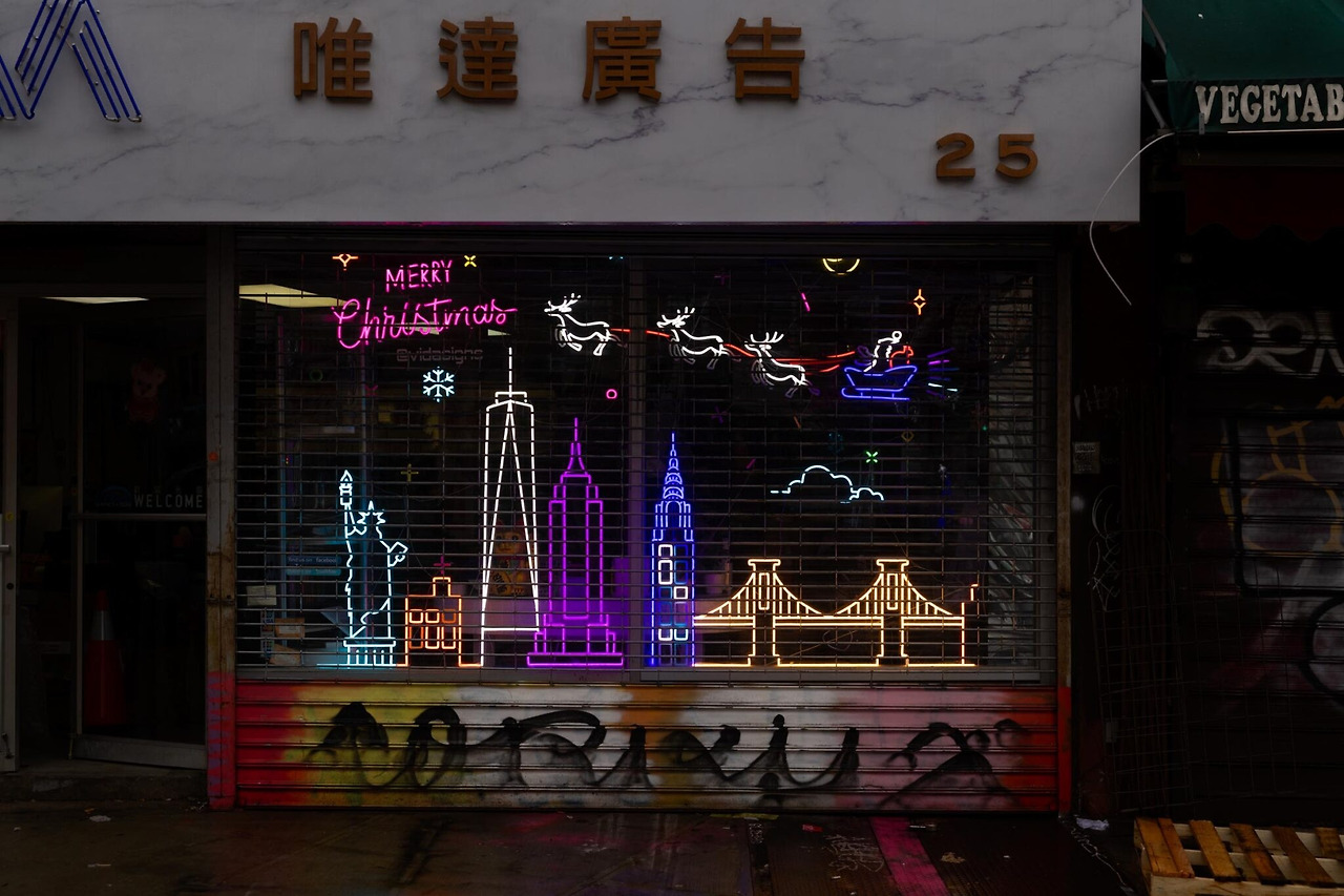 Merry-Christmas-Xmas-Neon-Sign-Shop-Canal-Street-2048x1365.jpg