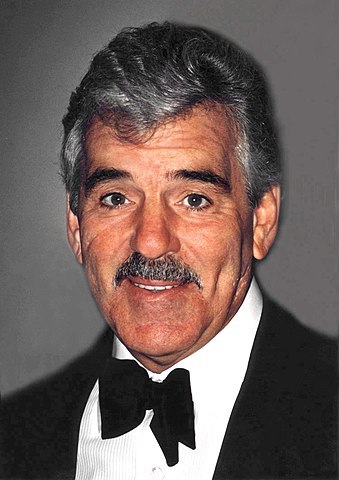 339px-Dennis_Farina.jpg
