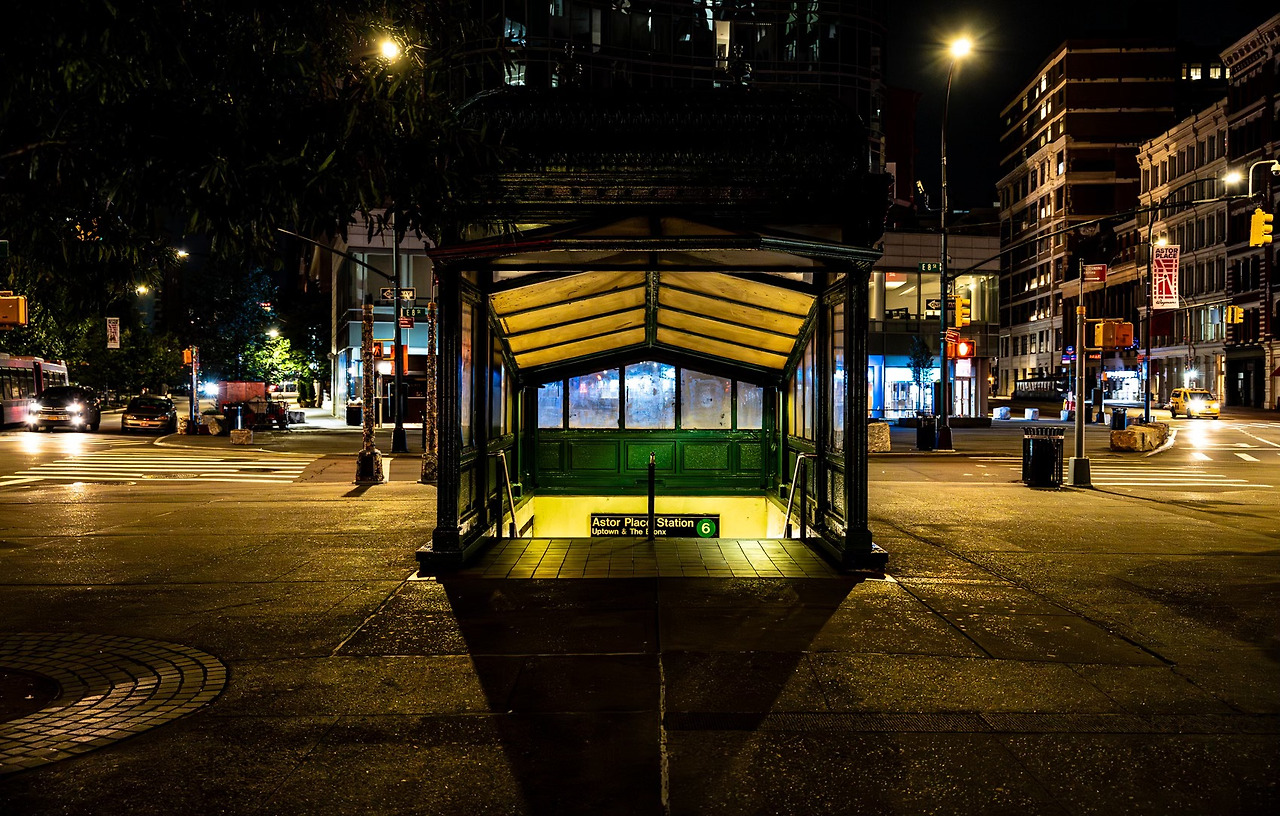 Astor Place station 4.01 AM.jpg