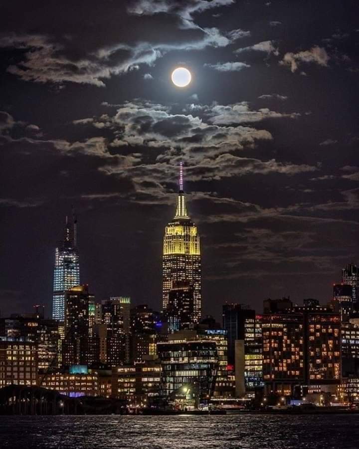 empire state at night.jpg