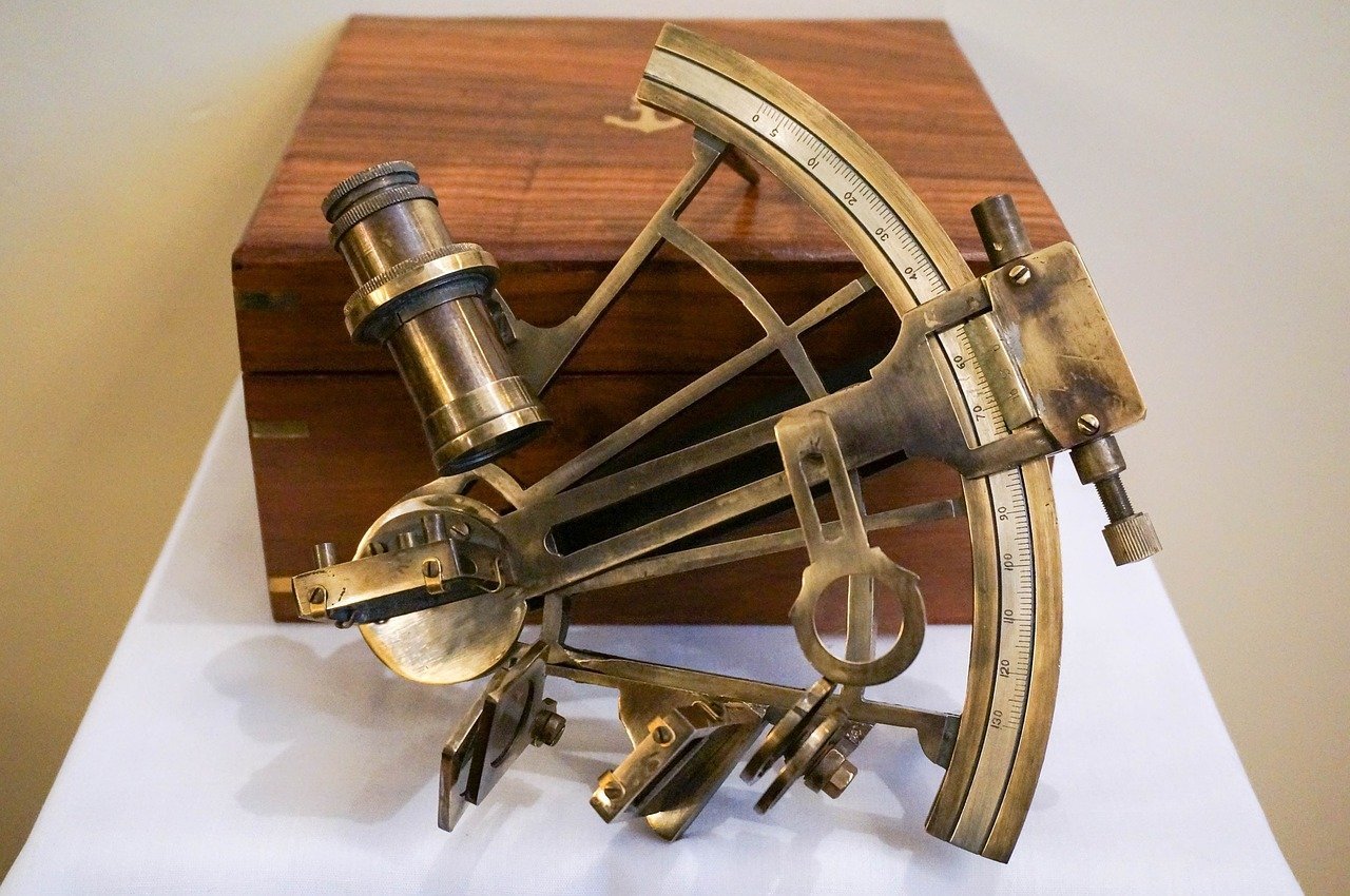 brass-nautical-sextant-692733_1280.jpg
