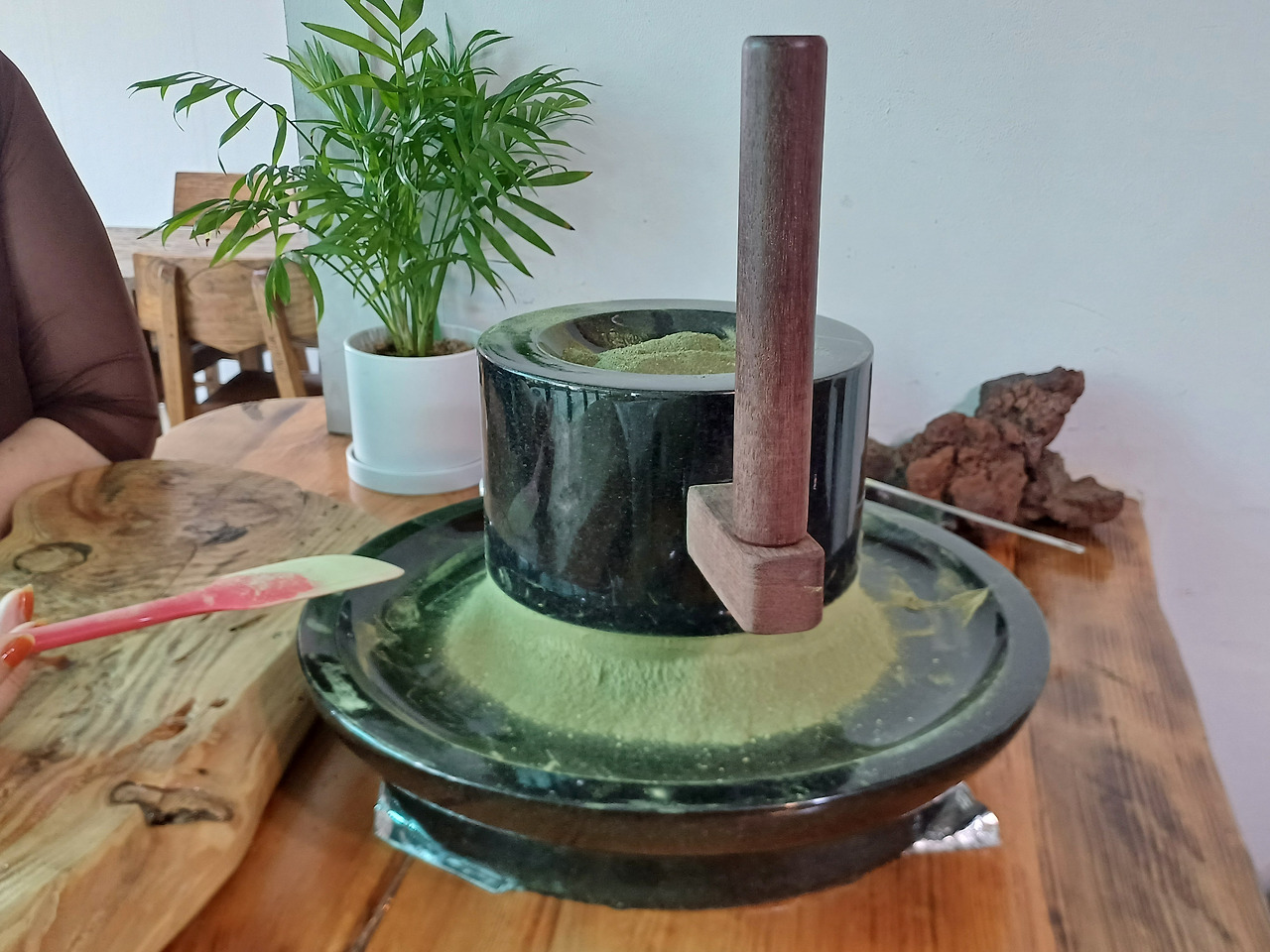 0628 찻집일지_말차만들기.jpg