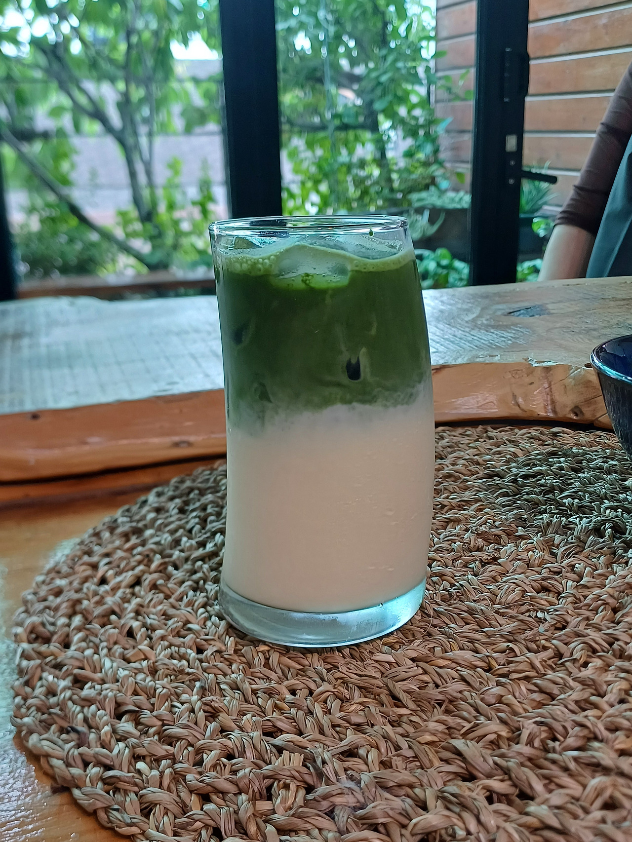 0628 찻집일지_바나나우유 말차라떼(2).jpg