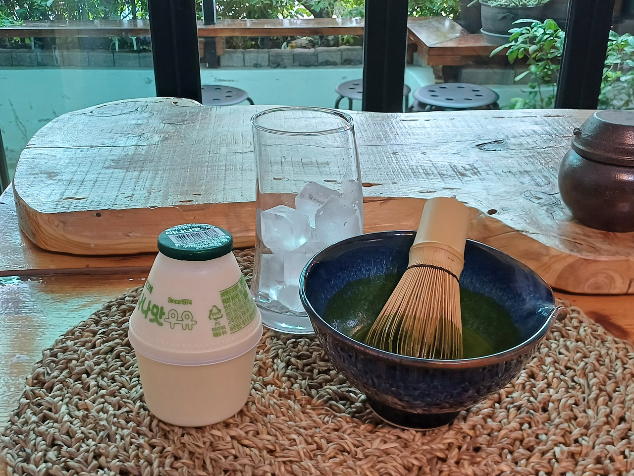 0628 찻집일지_바나나우유 말차라떼.jpg