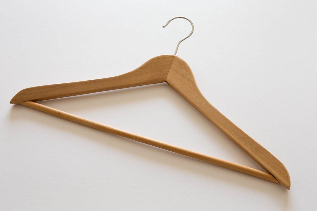 clothes-hanger-429279_1280.jpg