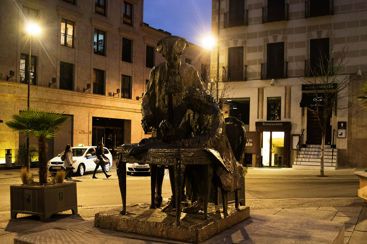 펠리페5세와 추리게라(마요르광장 건축가).jpg