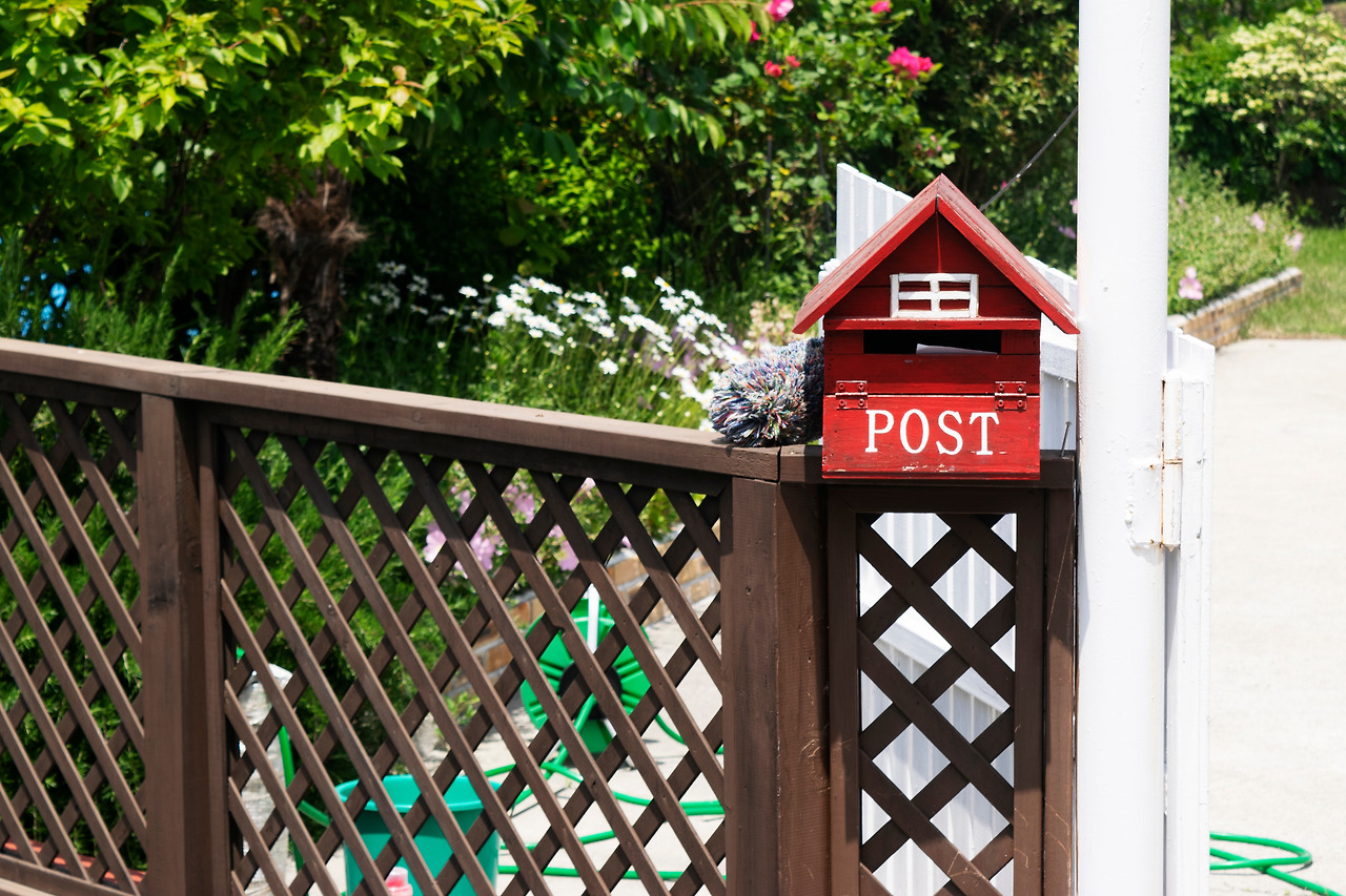 5월엔 편지를 우체통1).jpg