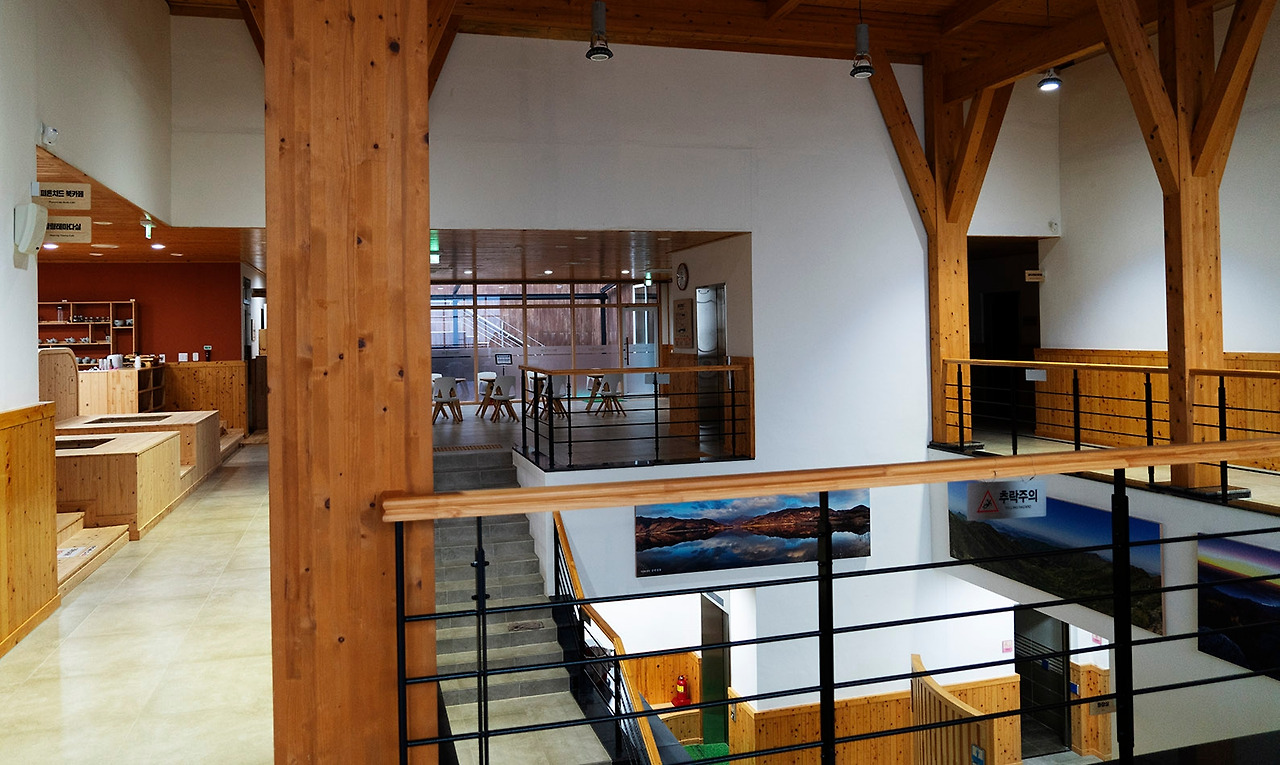 치유의 숲 센터 내부 모습.jpg