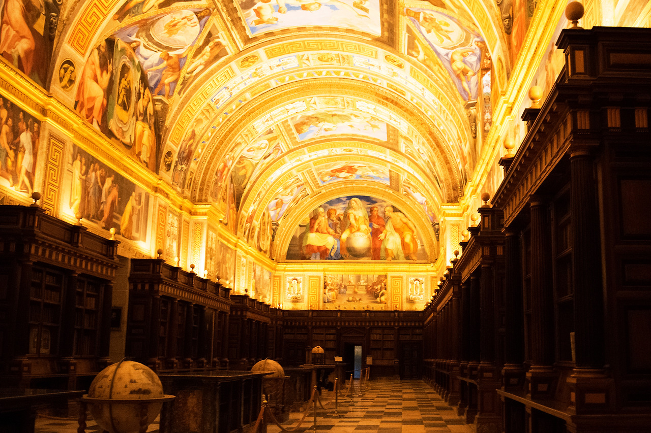 3 궁전 내 도서관.jpg