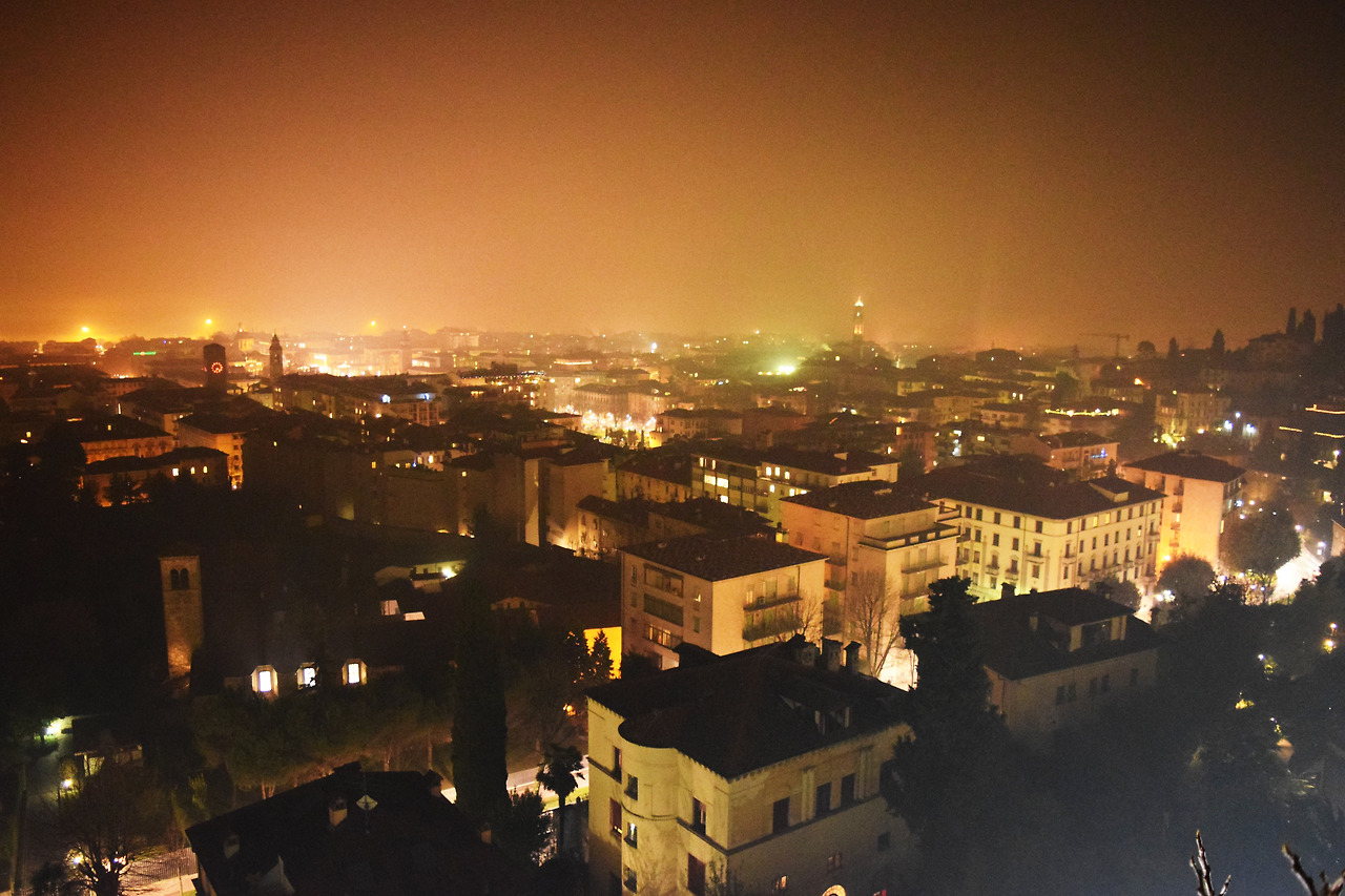 베르가모 치타 알타에서 본 치타 바싸 야경   .jpg