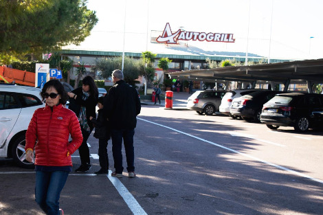 유료고속도로 휴게소.jpg