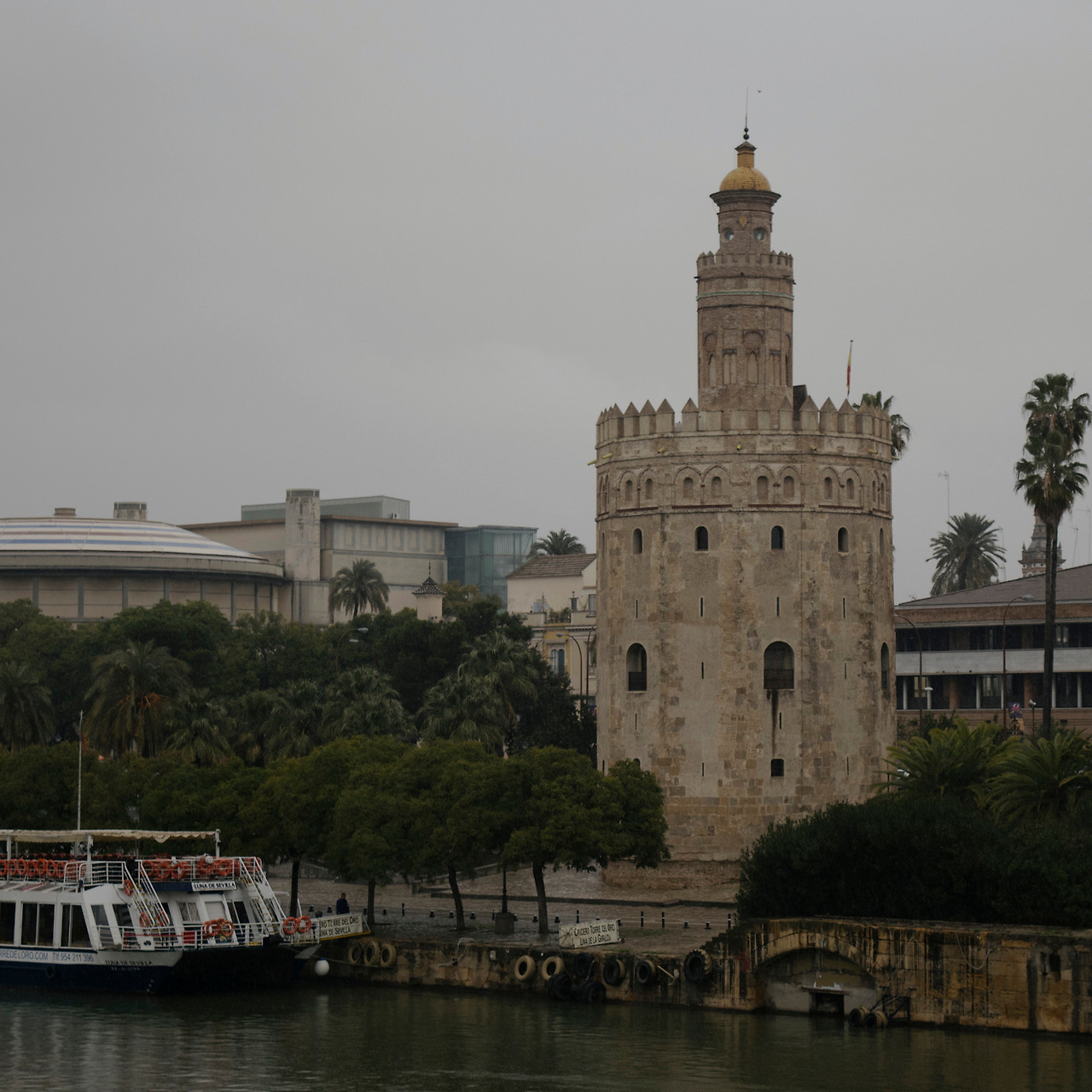 과달키비르 강변...황금의 탑-1.jpg