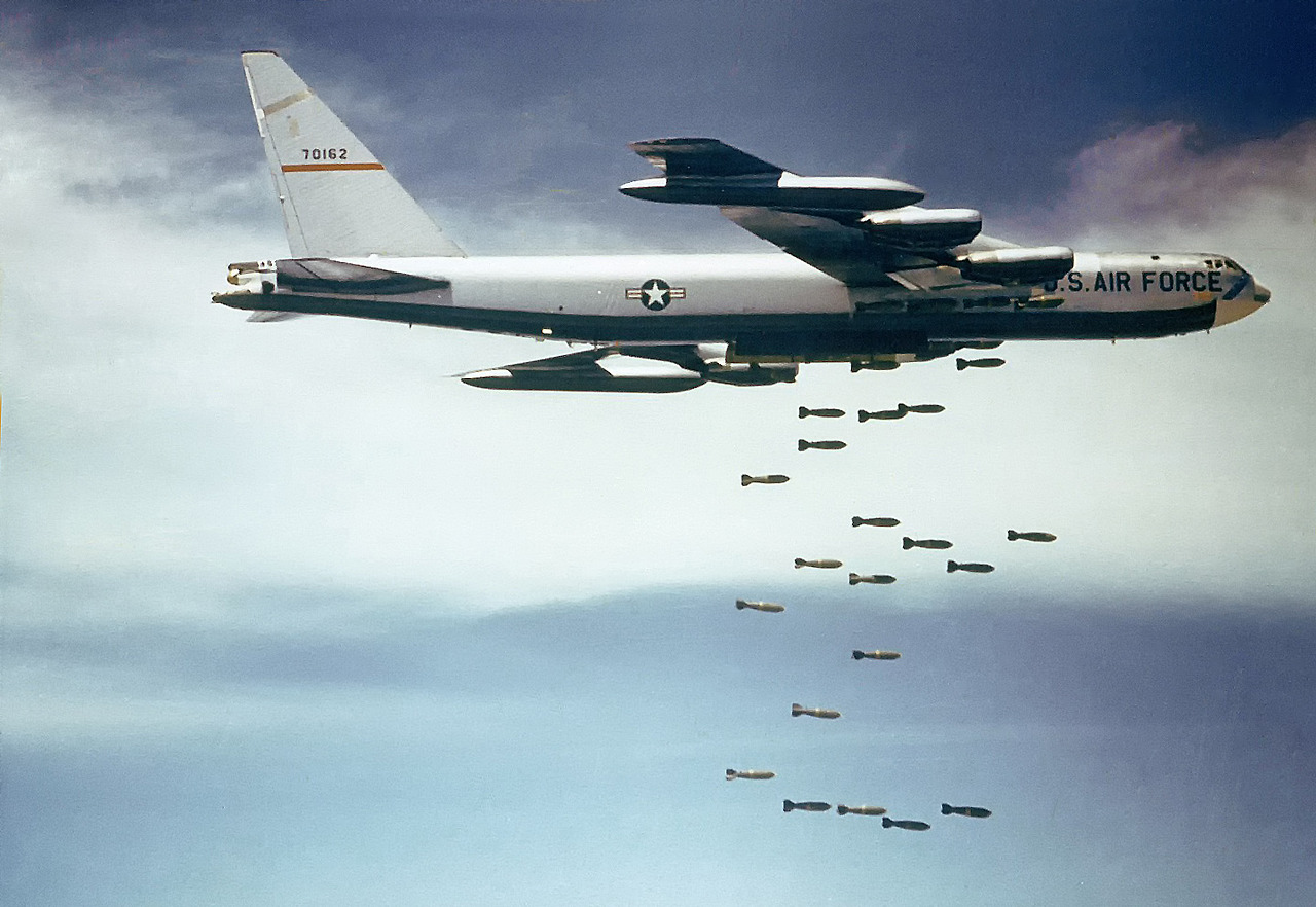 2.Boeing_B-52_dropping_bombs.jpg